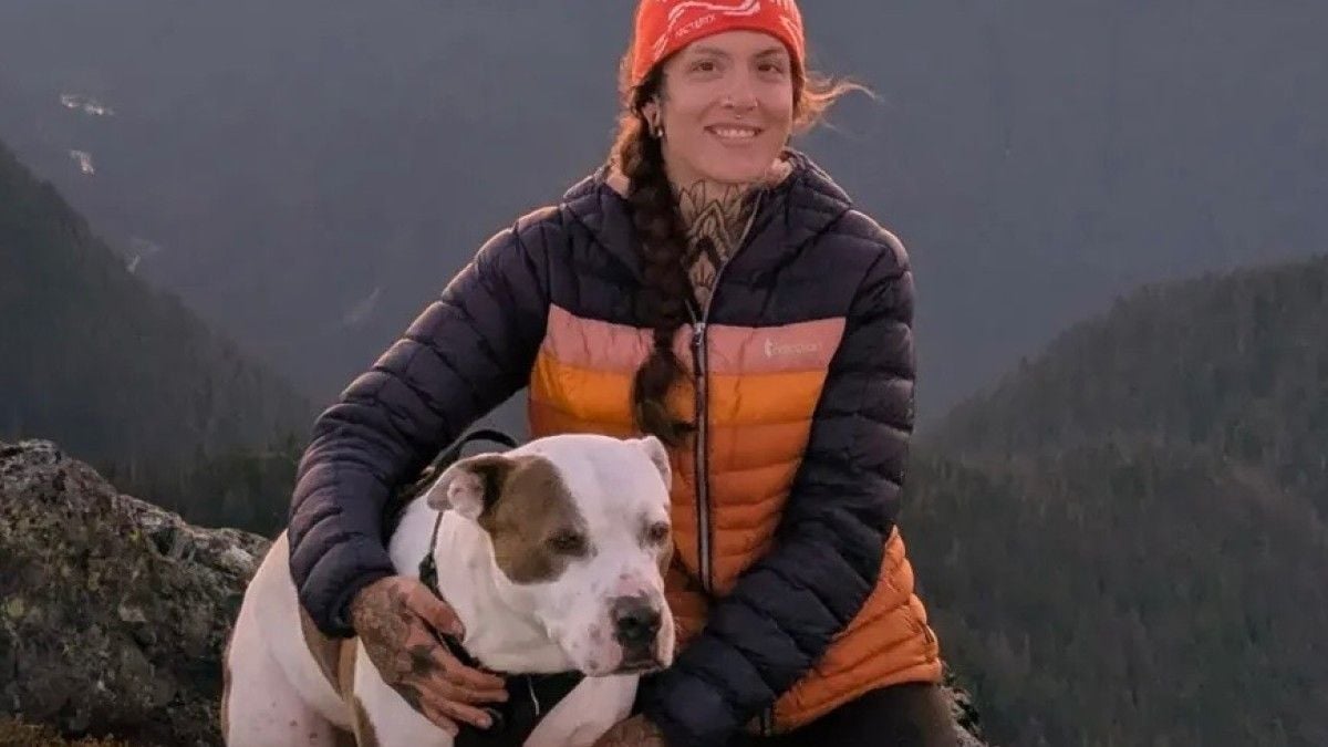 Une randonneuse tombe d'une falaise en tentant de sauver son chien, ils survivent tous les deux