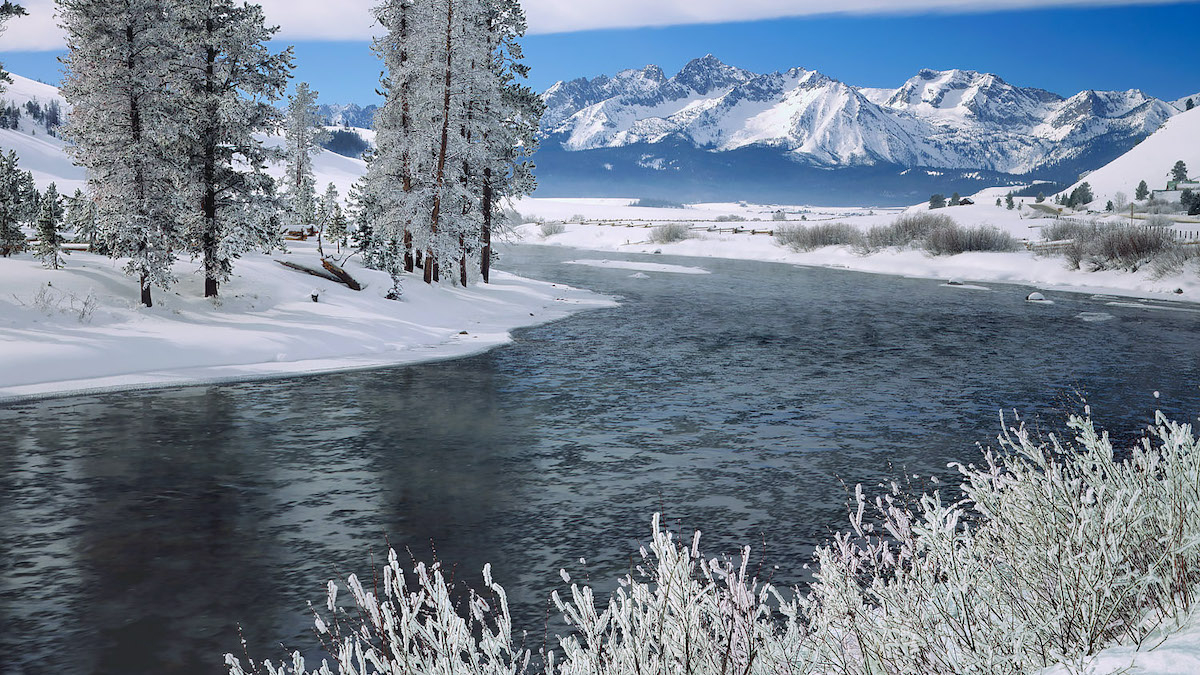 À 73 ans, il survit cinq jours en mangeant de la neige après avoir chaviré de son canoë