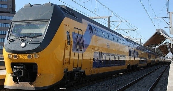 Décidément, les Pays-Bas montrent encore l'exemple en matière d'écologie : tous leurs trains circulent grâce aux énergies renouvelables ! Quand verra-t-on cela en France ?