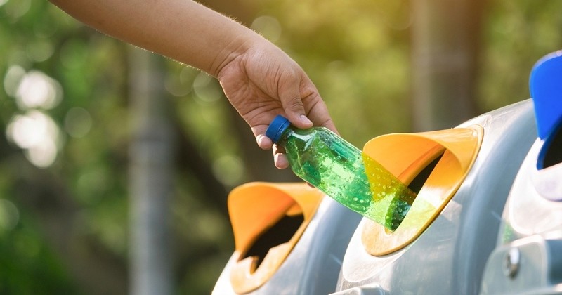 Le gouvernement favorable au retour de la consigne pour les bouteilles en plastique et les canettes