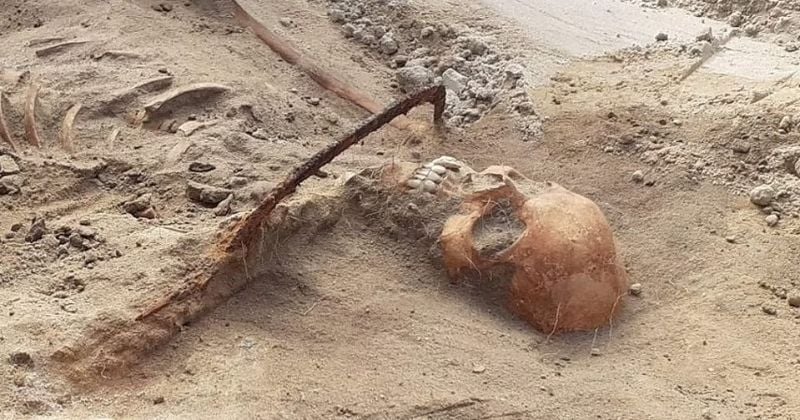 Les restes d'une femme « vampire », enterrée avec une faucille autour du cou, ont été découverts en Pologne
