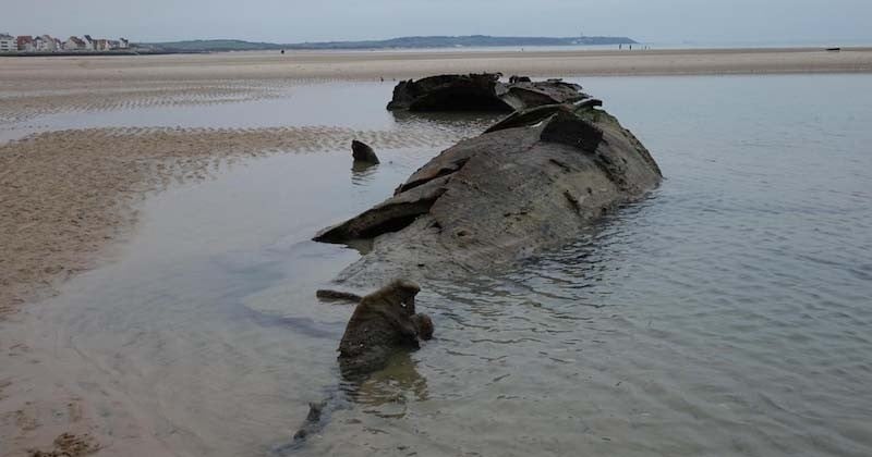 Un sous-marin allemand, échoué en 1917, resurgit des sables sur une plage à Wissant