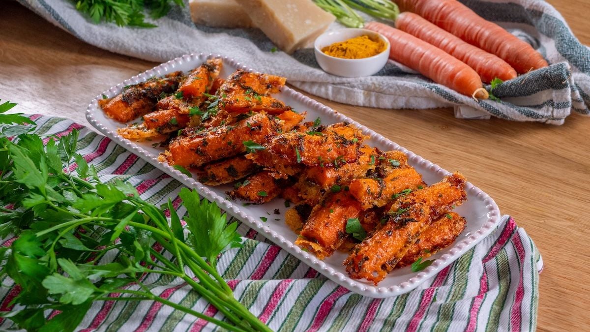 Craquez pour la recette express des carottes au parmesan, un plat qui mettra tout le monde d'accord !