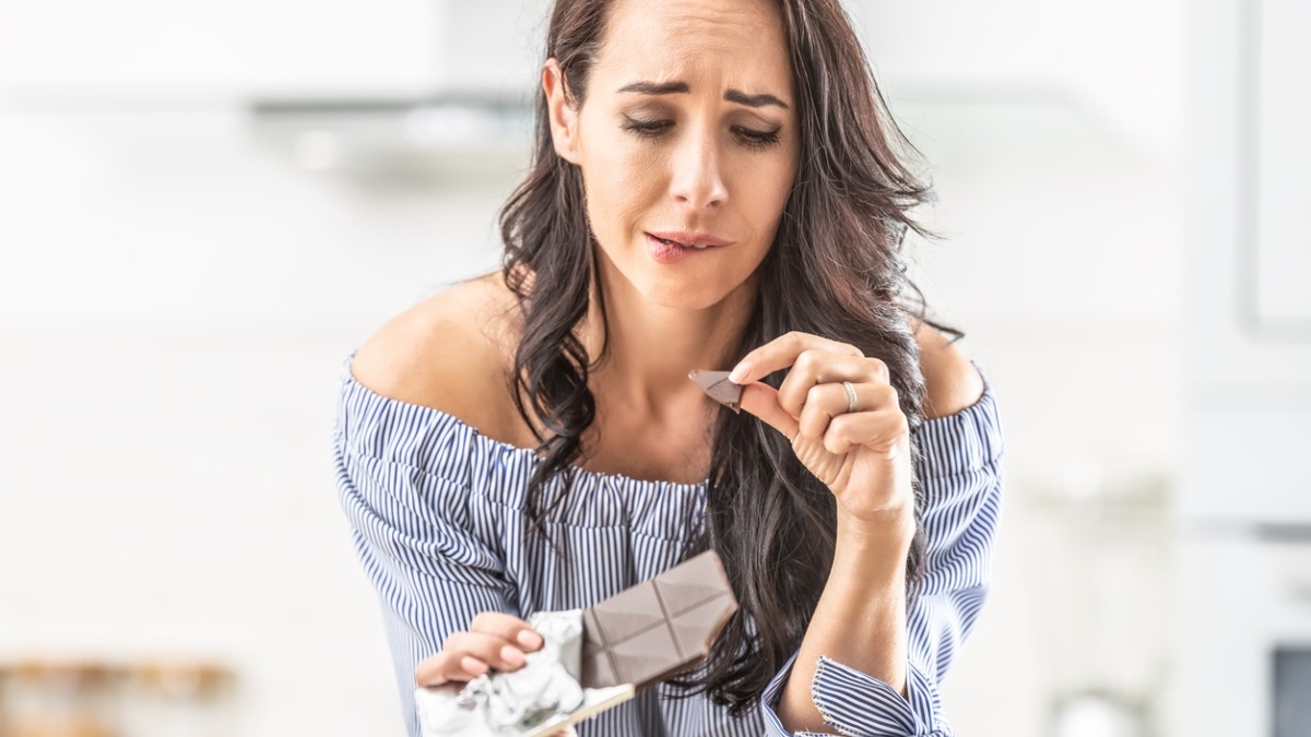 Règles : une étude révèle enfin pourquoi les femmes ont très faim quelques jours avant 