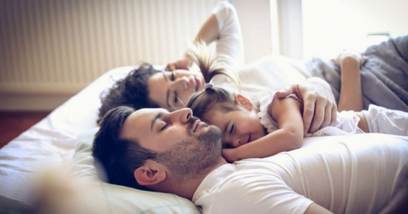 Après une naissance, les parents seraient perturbés de six ans de sommeil