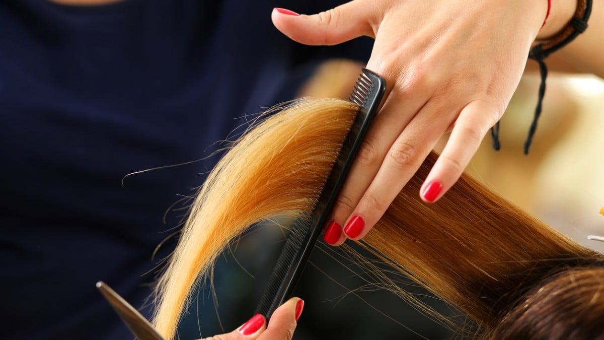 Incendie à Crans-Montana : partout en France, des salons de coiffure collectent des cheveux pour aider les victimes