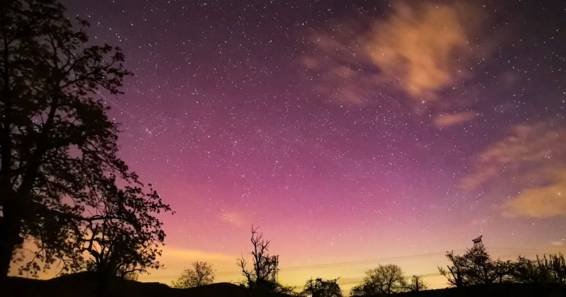 Ces images des magnifiques aurores boréales qui ont coloré le ciel français cette nuit vont vous émerveiller