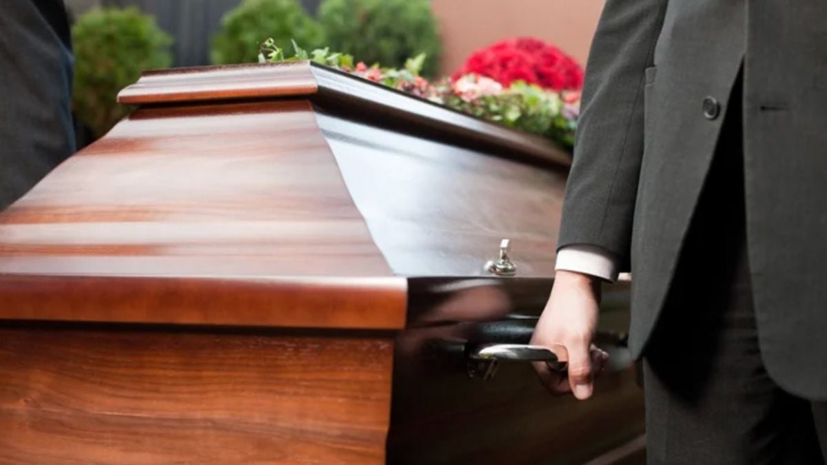 Déclarée morte, une octogénaire se réveille... dans son cercueil 