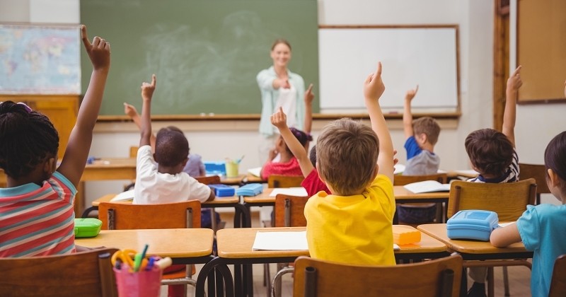 Dictée, calcul mental quotidien... Le ministre de l'Éducation donne ses recommandations aux enseignants de l'école primaire pour remonter le niveau des écoliers