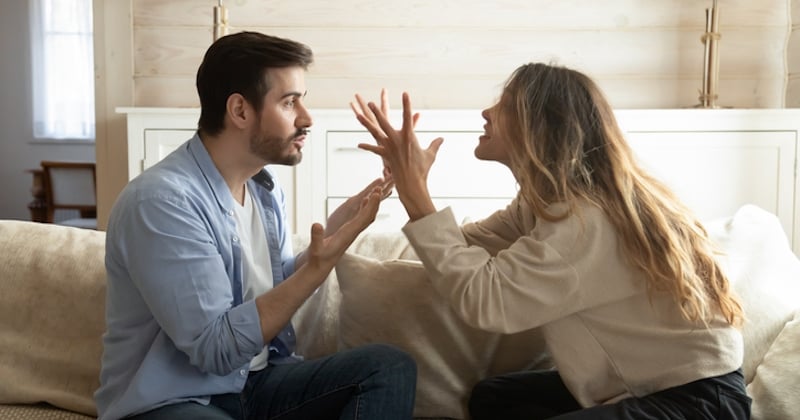 Un homme largue sa copine, tombée enceinte après l'avoir trompé, lors de l'accouchement