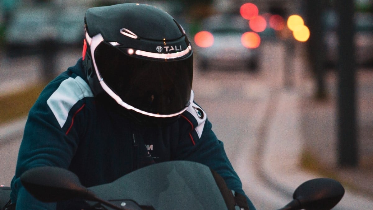 Cet ingénieux Français crée un casque de moto capable d'appeler les secours en cas d'accident