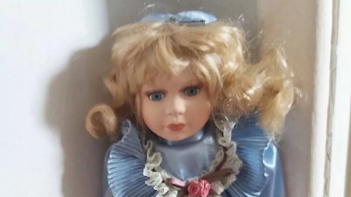Une poupée hantée à la « voix démoniaque » est en vente après d'étranges phénomènes survenus en sa présence
