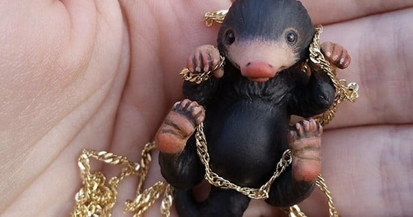 Un collier à l'image du « Niffleur » de la saga « Les Animaux Fantastiques » ? C'est possible, grâce à cette artiste américaine