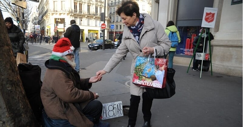 À Lille, cette association distribue des boîtes cadeaux pour les sans-abri