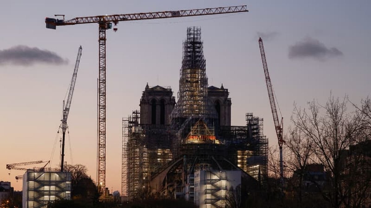 4 ans après l'incendie de Notre-Dame, la flèche de la cathédrale réapparaît dans le ciel de Paris
