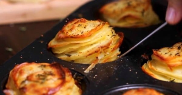 Réalisez des millefeuilles de patates grâce à... un moule à muffins ! Étonnant et délicieux, on vous donne la recette en vidéo ! 