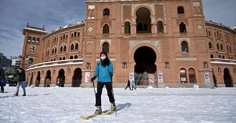 Ski, batailles de boules de neige : la tempête de neige impressionnante qui a recouvert Madrid a fait la joie des habitants