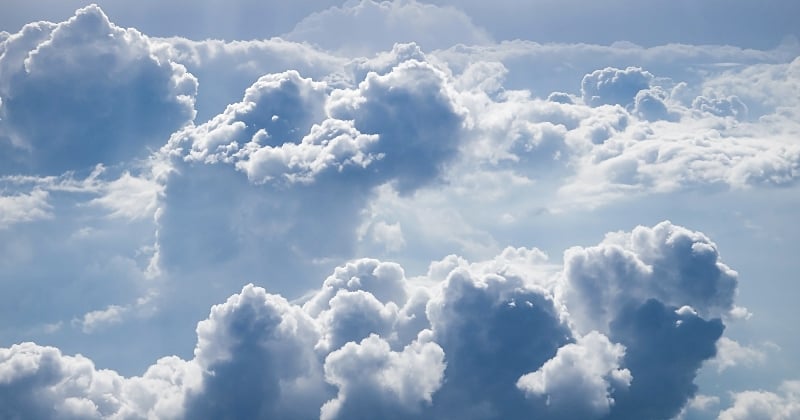 Pourquoi certains nuages sont-ils blancs et d'autres gris ?