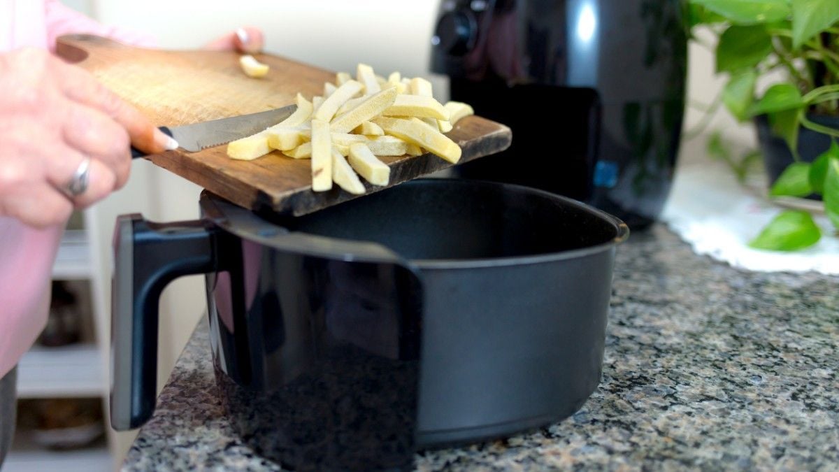 Cette astuce méconnue est radicale pour nettoyer votre Airfryer en 5 minutes 