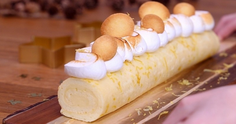 Redécouvrez la recette de la bûche de noël, ici revisitée au citron meringué