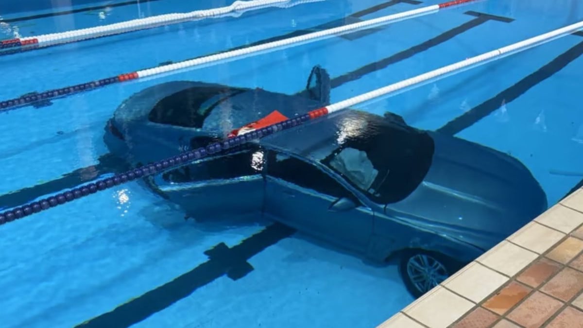 Elle confond le frein et l'accélérateur... et finit dans la piscine municipale avec sa fille de 5 ans sur le siège passager