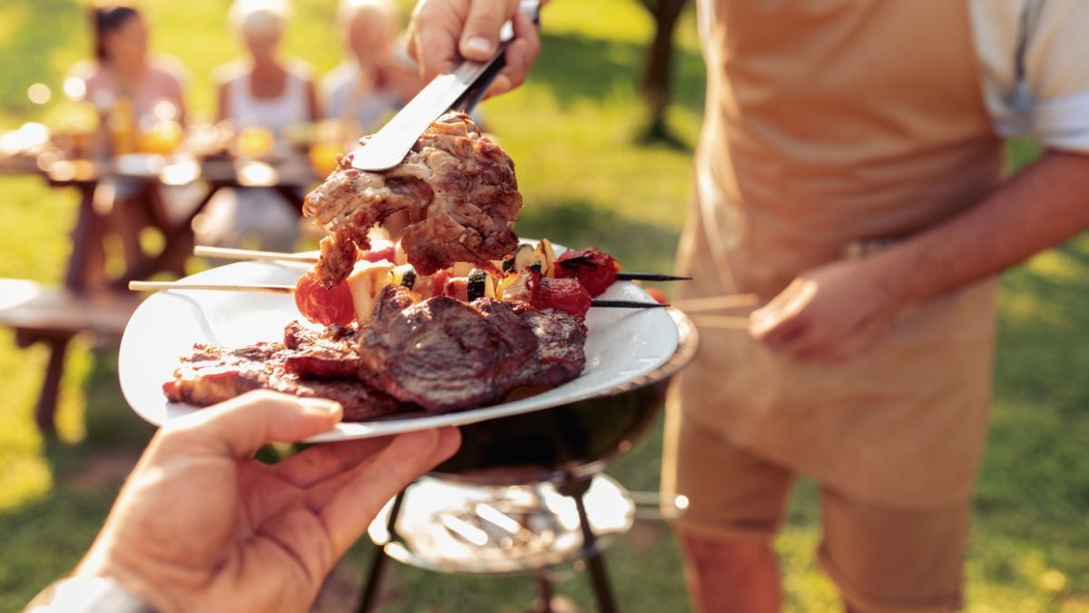 Barbecue : le geste tout simple des bouchers pour une viande qui n'accroche jamais