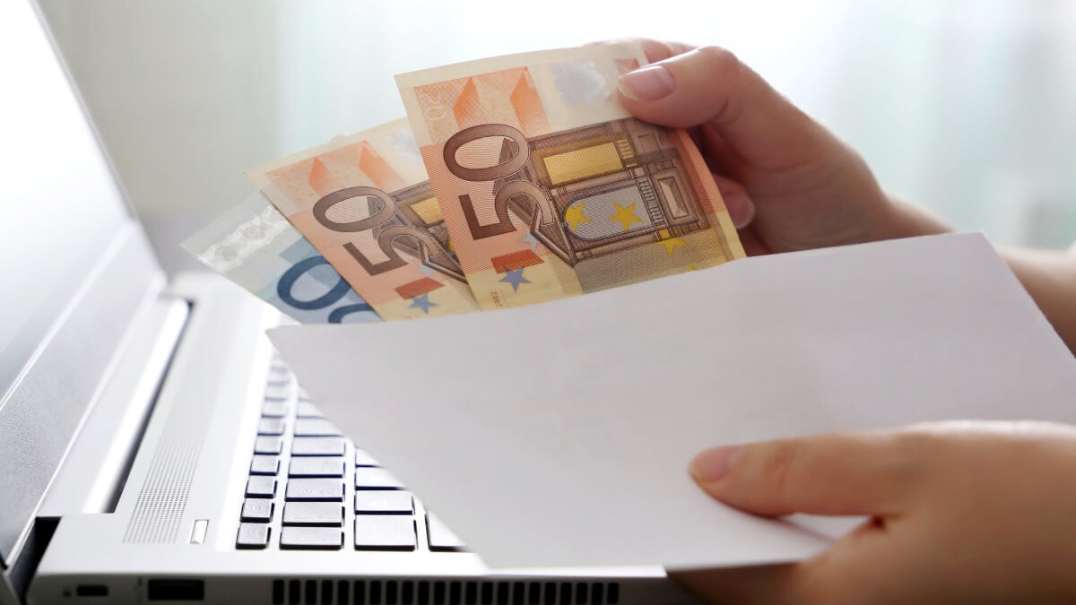 Enveloppe avec des billets en euros
