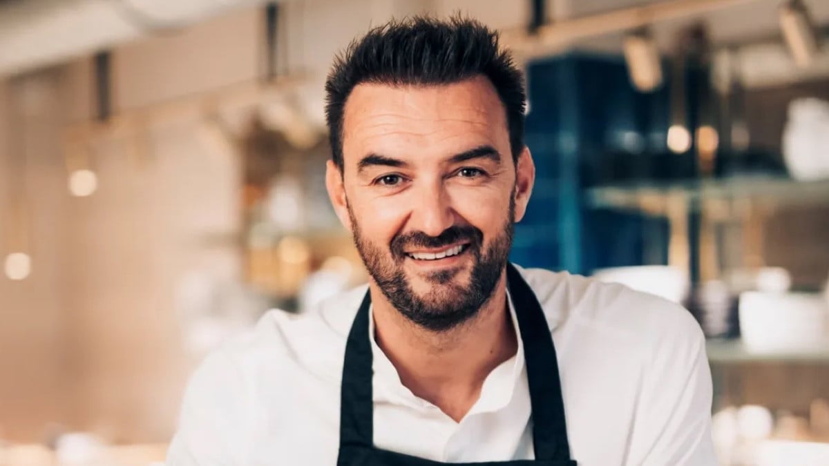 «Mon fils adore ça !» : Cyril Lignac partage son plat de la flemme préféré prêt en 15 minutes
