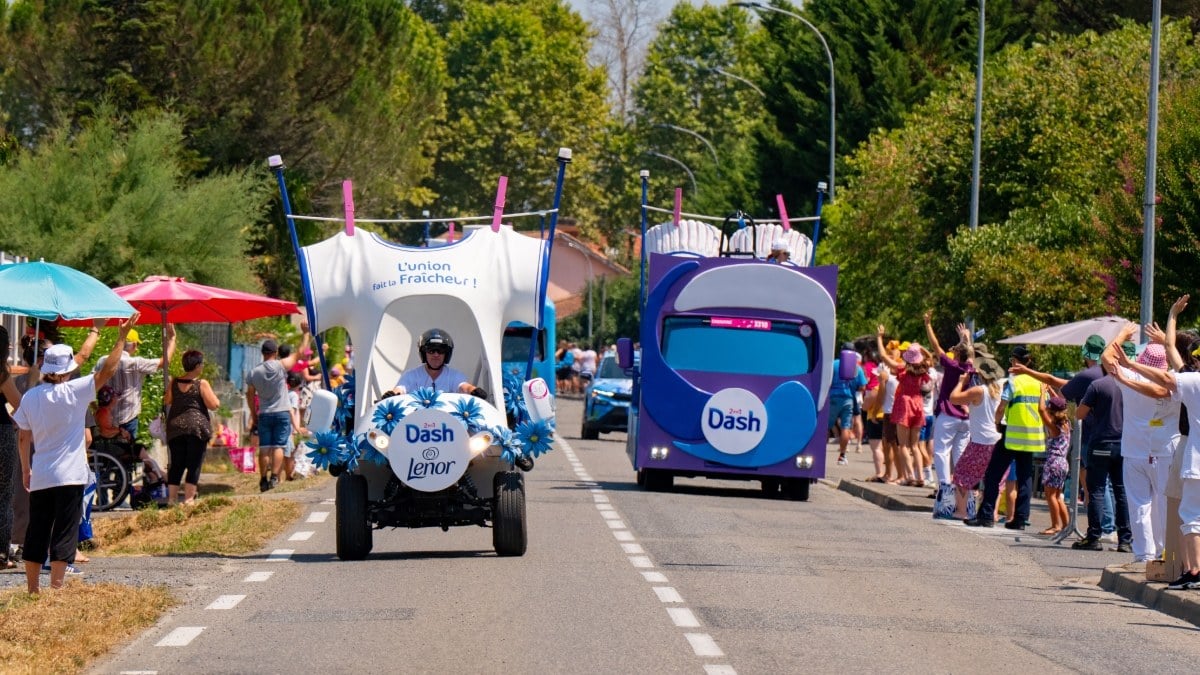 Les chars Dash et Lenor sur le Tour de France