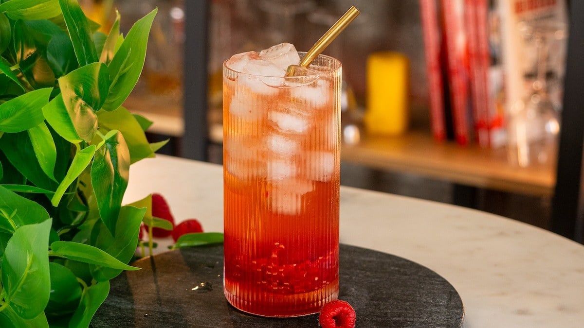 Thé glacé à la framboise : la recette fraîche et fruitée à refaire tout l'été