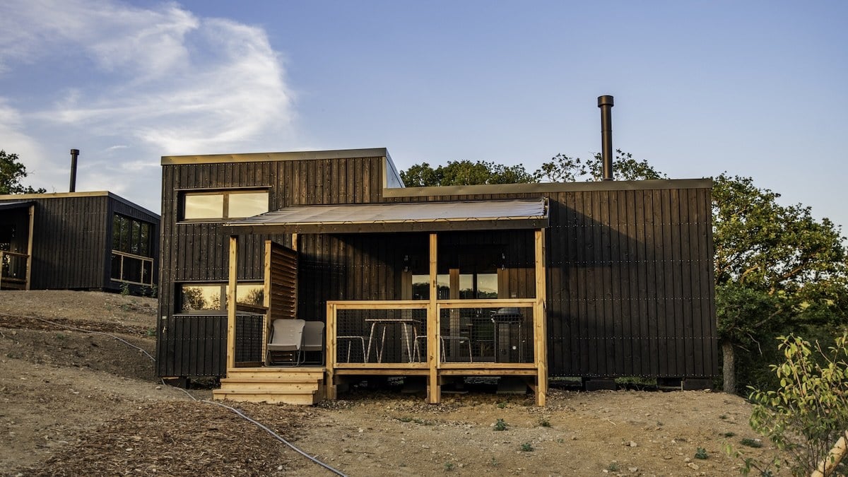Une cabane tout en bois extérieur (Bon Air Club)