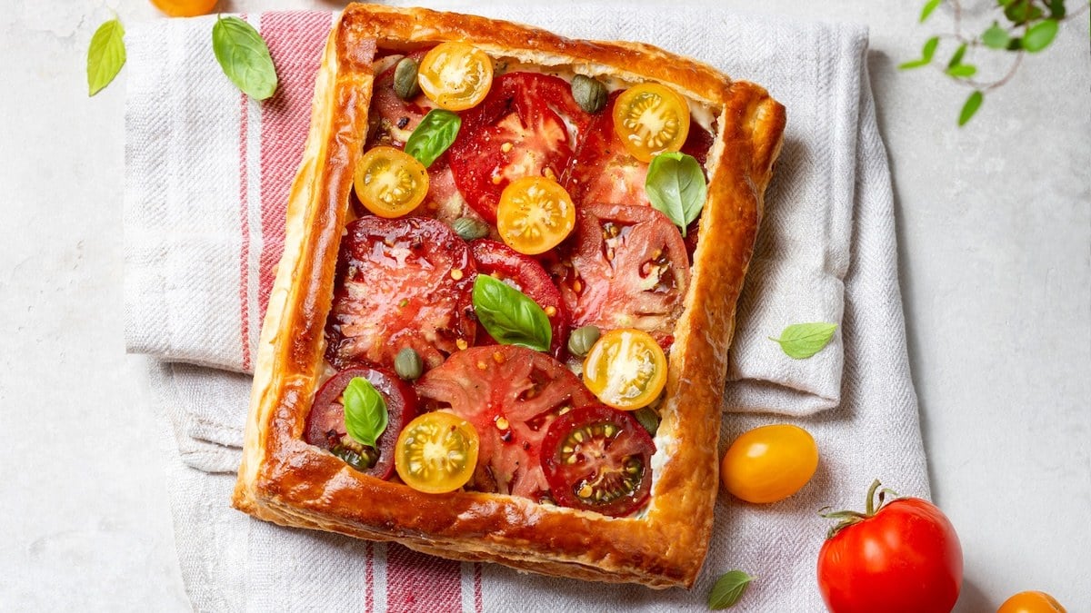 Pourquoi vous devriez faire le même geste que Christophe Michalak avant de cuire votre tarte à la tomate