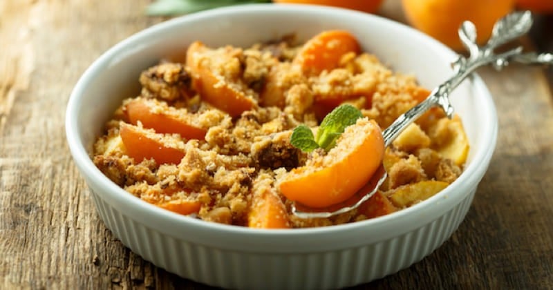 Crumble aux abricots et noix