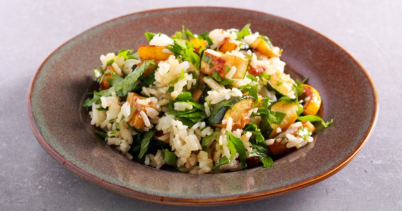 Salade de riz aux avocats et courgettes