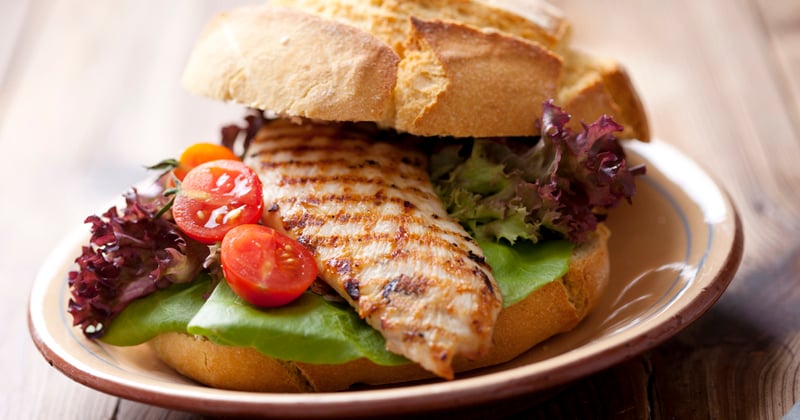 Sandwich healthy au poulet grillé