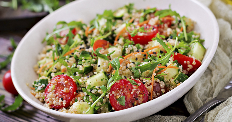 Salade healthy au quinoa et poulet