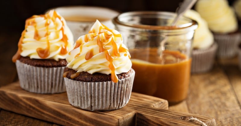 Cupcakes au chocolat et meringue à la fleur d'oranger