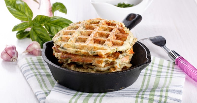 Gaufre au fromage de chèvre et aux herbes