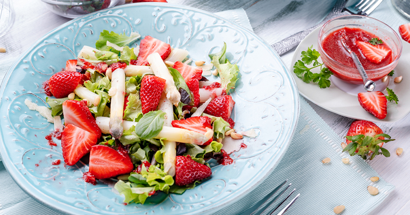 Salade de fraises et asperges