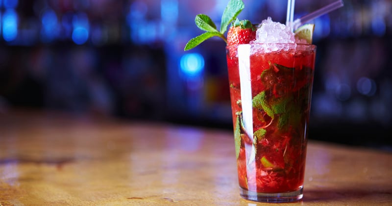 Cocktail vodka tonic à la fraise