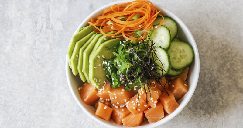 Poke bowl au saumon teriyaki