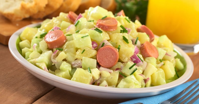 Salade de pommes de terre aux saucisses de Francfort