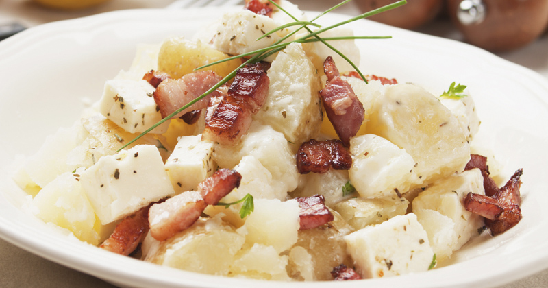 Salade de pommes de terre aux lardons et feta