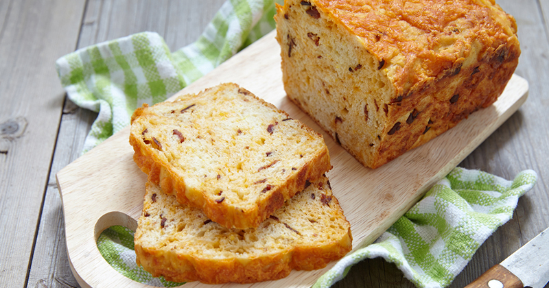 Cake aux pruneaux et lardons