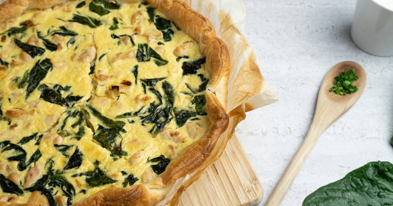 Quiche aux blettes, jambon fumé et safran au bleu