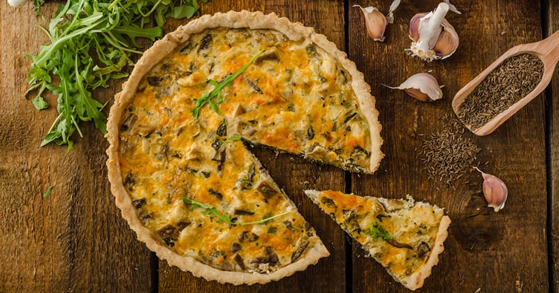 Quiche au poulet, aux champignons et au parmesan