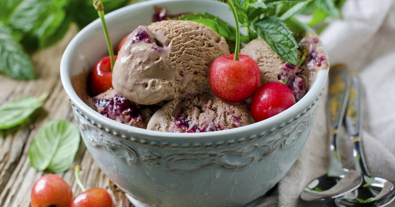 Glace au chocolat et aux cerises