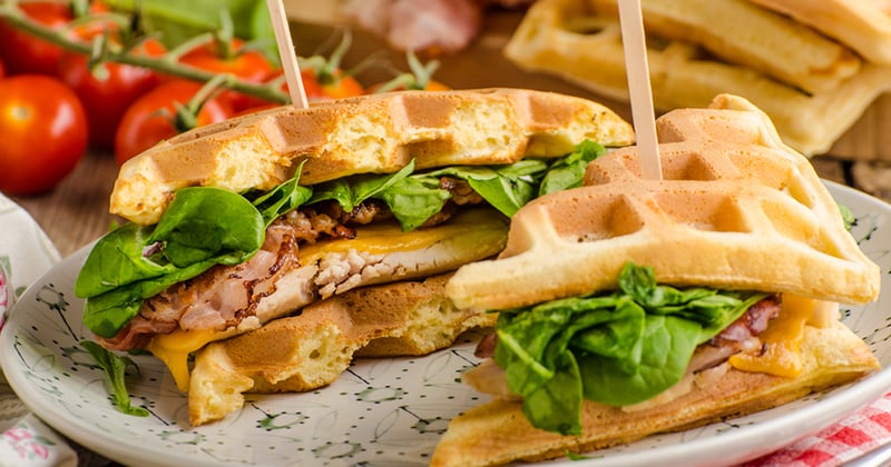 Gaufre salée au poulet mariné