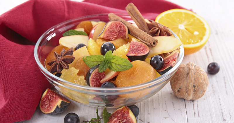 Salade d'oranges, figues et raisins aux noix
