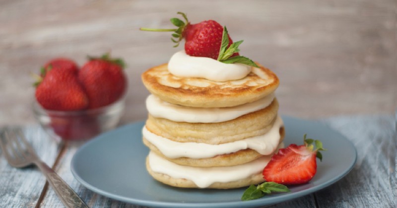 Pancakes aux fraises et crème pâtissière